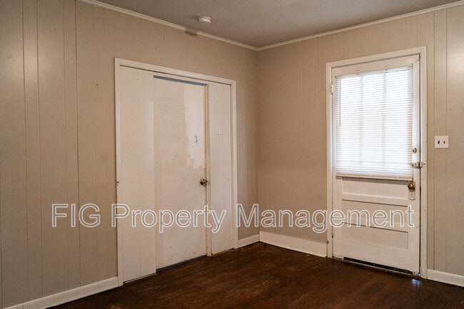 Building Photo - 3900 Alma Ave