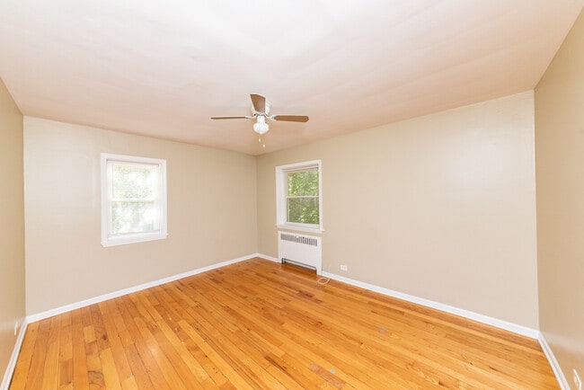 Building Photo - 225 Custer St