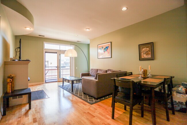 Foto del edificio - 560 W Fulton St