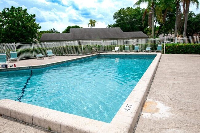 Foto del edificio - 170 NW 207th Way