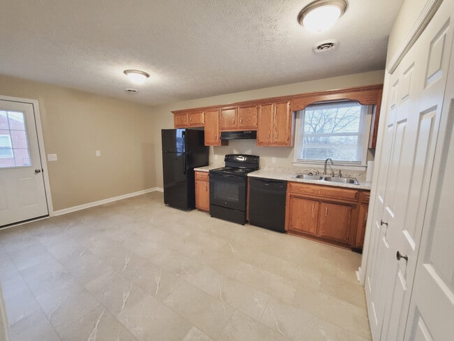 Building Photo - 206 Rizer
