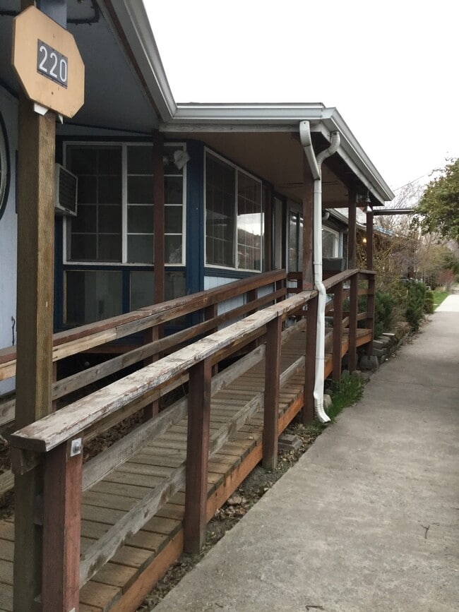 Building Photo - 201-203 Crater Lake Pkwy