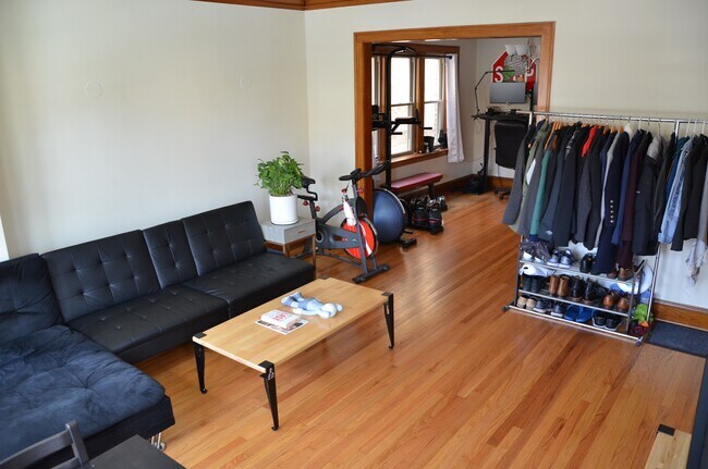 Foto del edificio - 5730 N McVicker Ave
