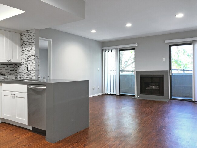 Foto del edificio - 1242 Mcclellan Dr