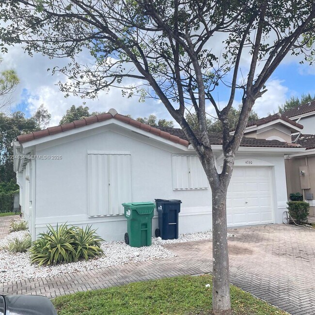 Foto del edificio - 4760 SW 166th Ct