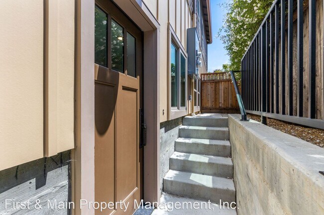Foto del edificio - 1 br, 1 bath House - 2230A  Georgia Street