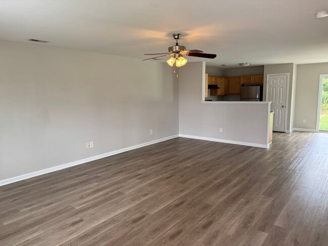 Building Photo - Nice townhouse duplex in convenient Kannap...