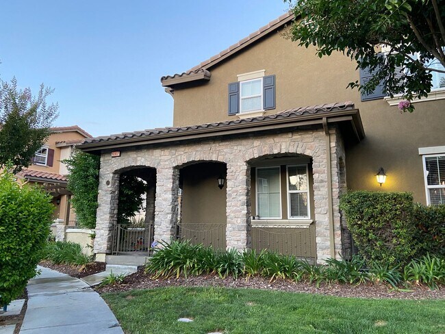 Building Photo - 4S Ranch modern townhome 4/2.5 baths/2 car...
