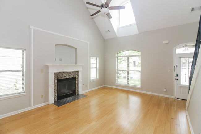 Building Photo - 450 Green Willow Cove