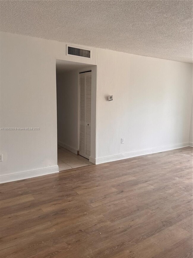 Foto del edificio - 496 NW 165th St