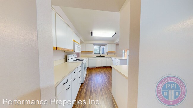 Building Photo - 3 br, 2.5 bath House - 5375 Broadway Street