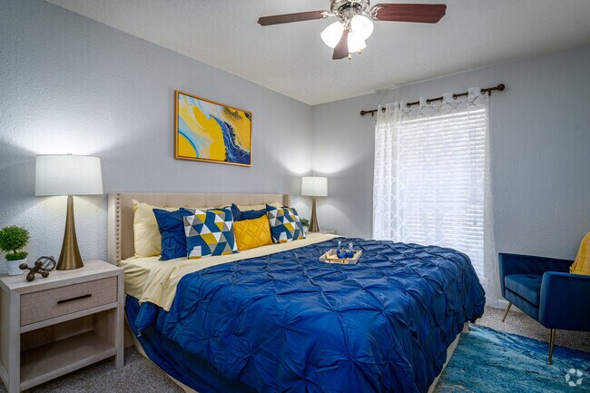 2BR, 2BA - 917SF - Woodlake Meadows