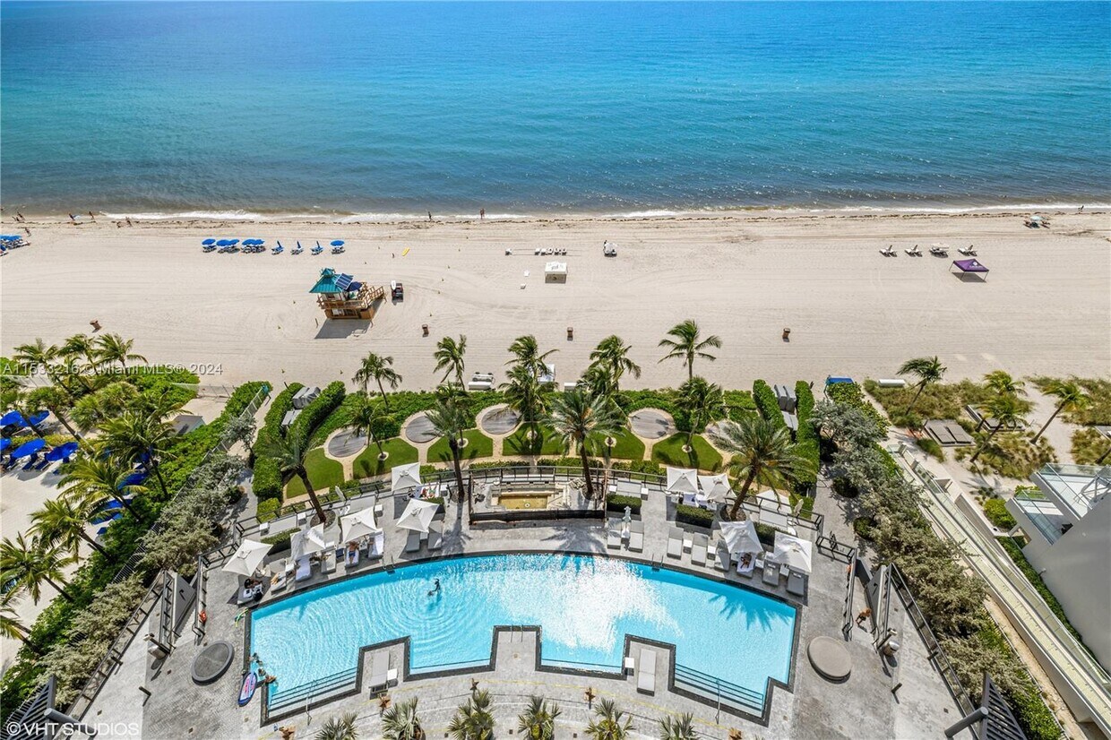Foto principal - 18555 Collins Ave