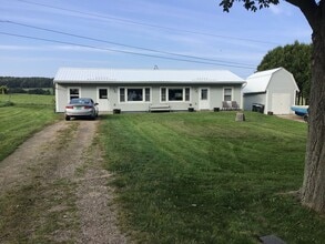 Building Photo - 148 W Shore Rd