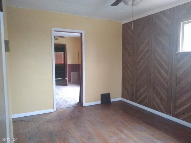 Building Photo - 2065 Robin St