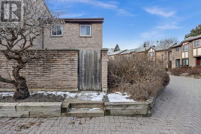 Photo du bâtiment - 150 Burrows Hall Blvd