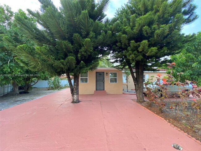 Building Photo - 691 NW 187th St