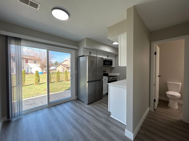 Foto del edificio - Move in Special! Fully Renovated 2-Bedroom...