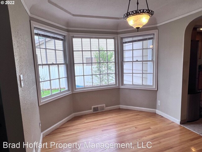 Foto del edificio - 5 br, 3.5 bath House - 4730 SE Meldrum Ave.