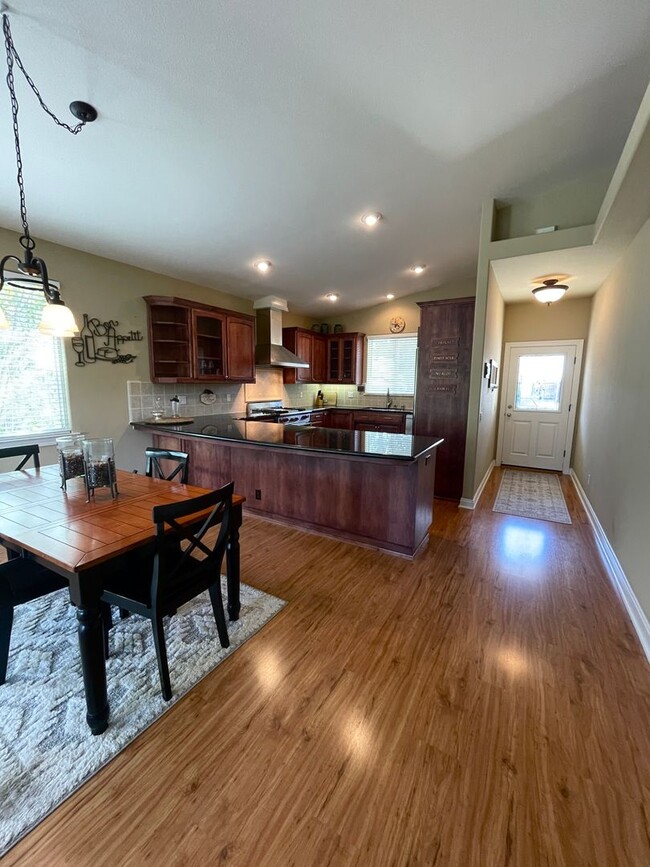 Building Photo - Beautiful Heritage Ranch 3 Bedroom 3 Bathr...