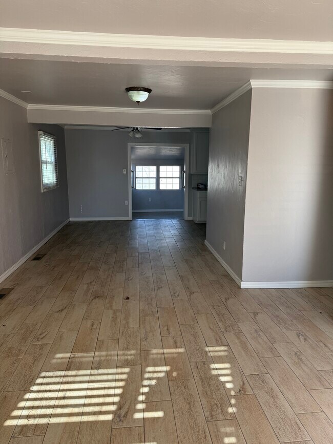 Foto del edificio - 1213 Iowa St