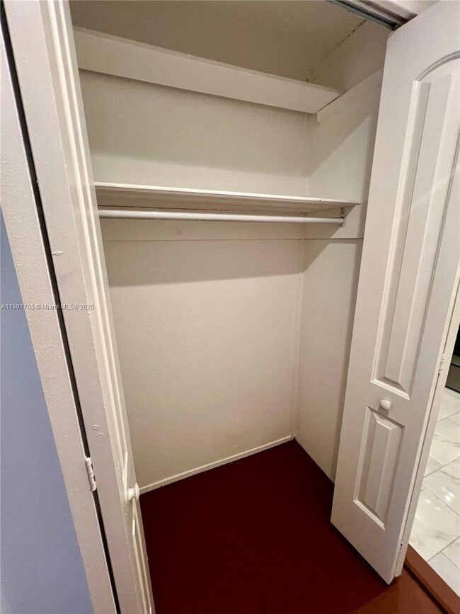 Building Photo - 1407 SE 2nd St