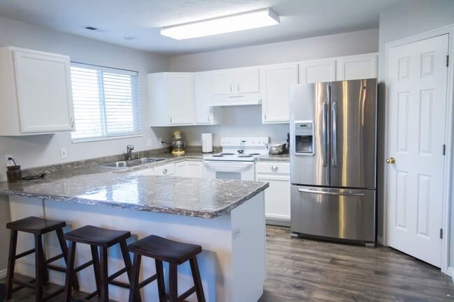 Building Photo - 482 N 2580 W