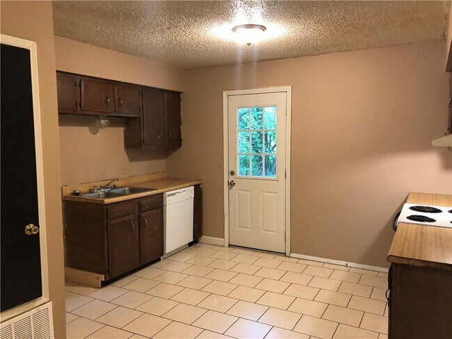 Foto del edificio - 605 N Betty Jo Dr