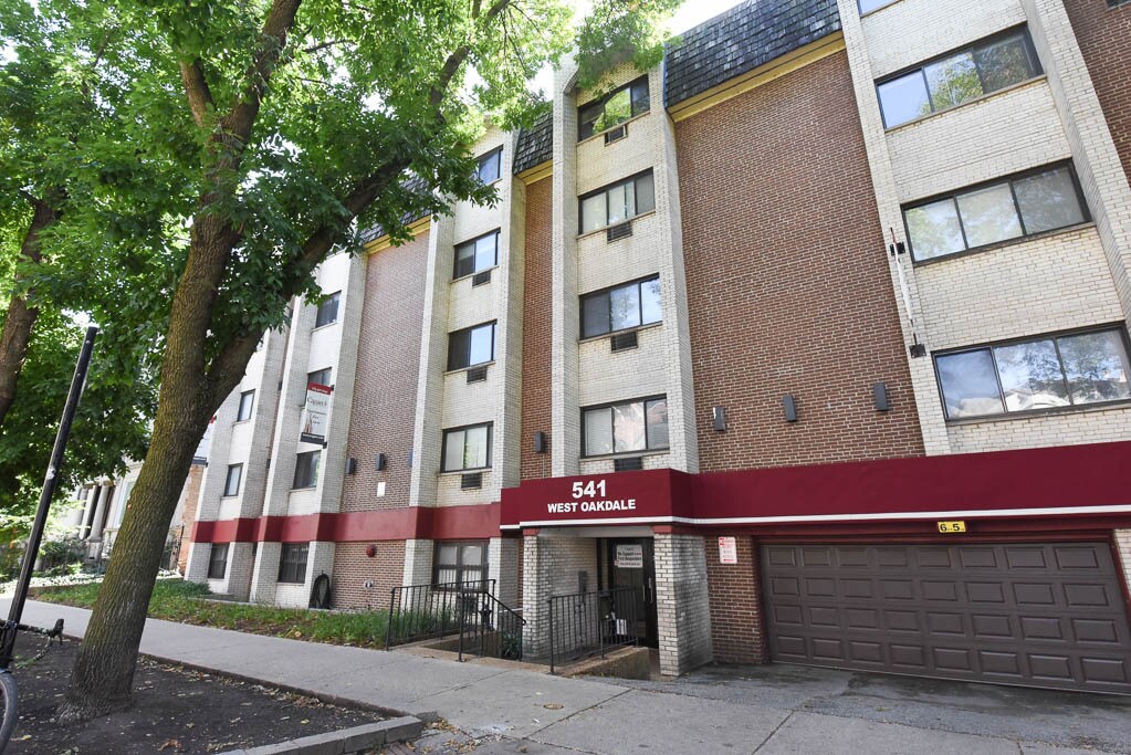 Primary Photo - 541 W Oakdale Ave