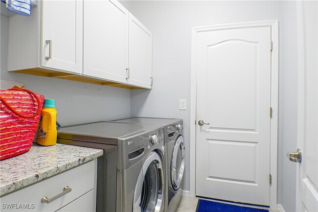 Foto del edificio - 4212 Lemongrass Dr