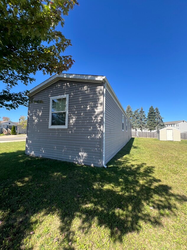 Foto principal - 133 Grand River Dr