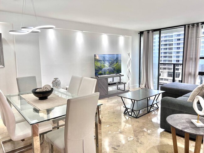 Foto del edificio - 600 NE 36th St