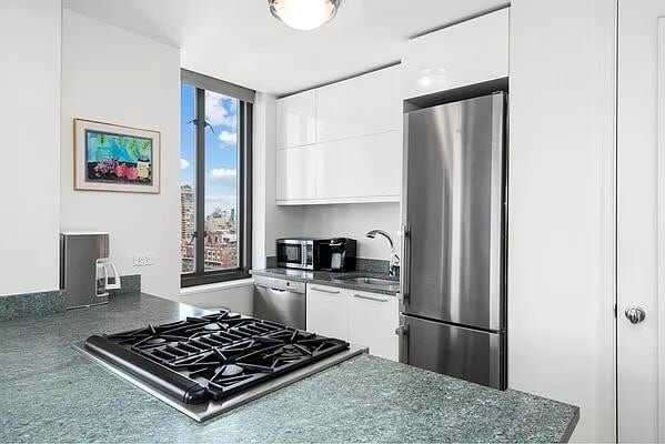 Building Photo - 1438 Third Avenue