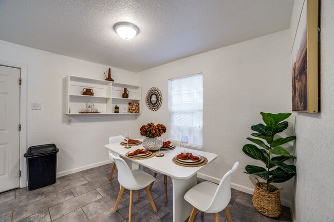 Building Photo - 114 Oxford Dr