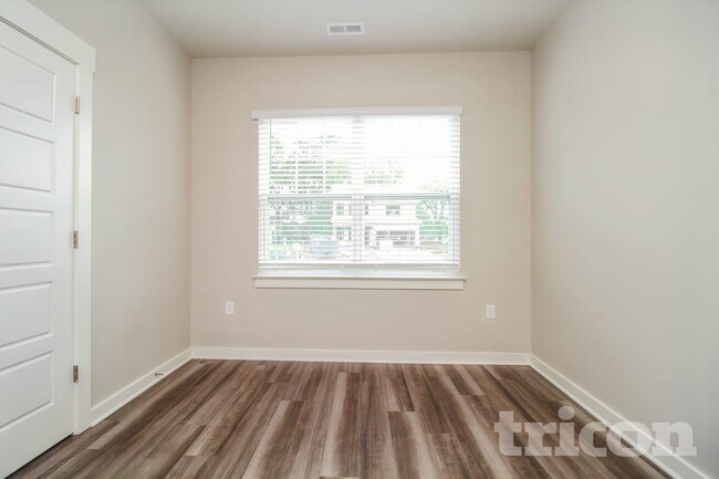 Building Photo - 1748 Lannister Ave