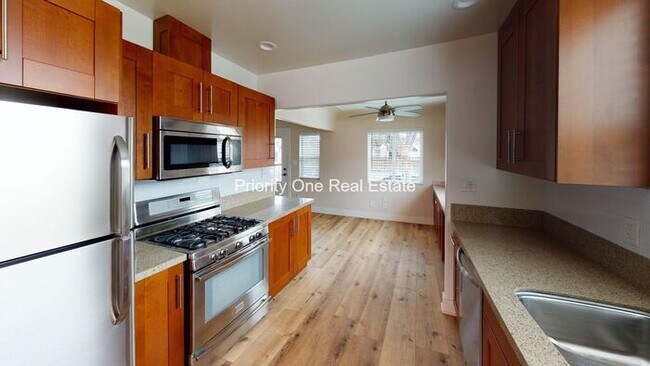 Building Photo - 3368 Monroe Ave