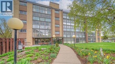 Building Photo - 400 Champlain Blvd