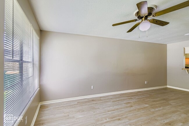 Foto del edificio - 1611 Hazelwood St