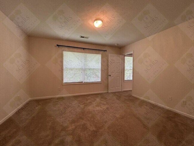 Foto del edificio - Spacious 3-Bedroom Home Near Ft. Jackson w...