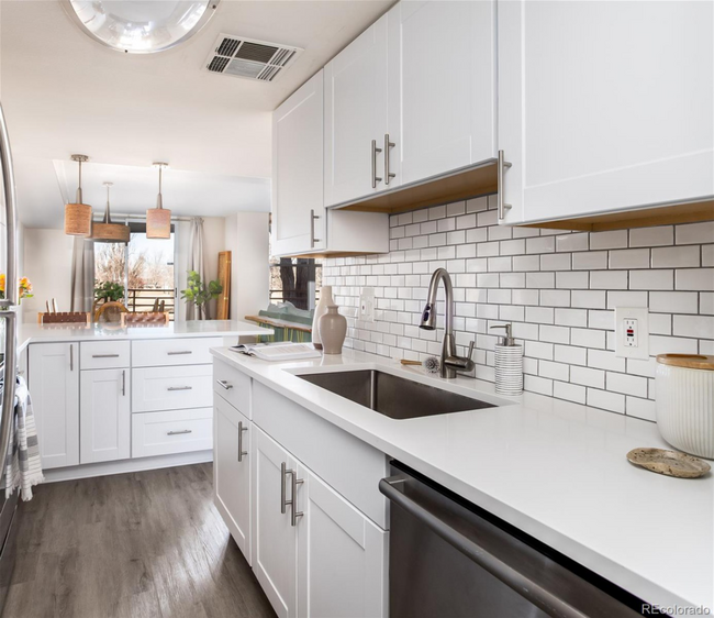 Foto del edificio - Updated 2 Bed 2 Bath in Denver's Mayfair N...