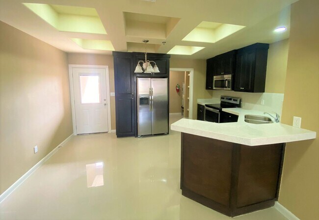 Foto del edificio - 1204 E Pineridge Ave
