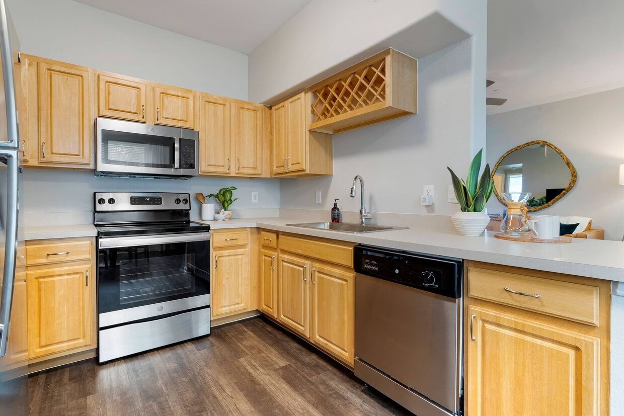 Foto principal - Up to 6 Weeks Off | 1-Bed Near Beltway 8!