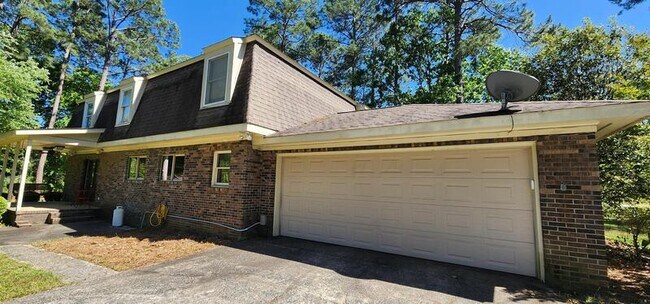 Building Photo - 201 Quail Run Dr