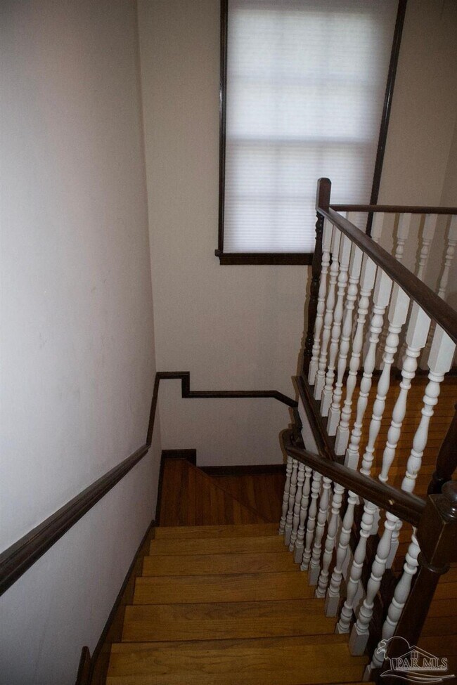 Building Photo - 427 E Zaragoza St