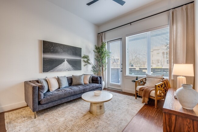 Building Photo - 4600 Ross