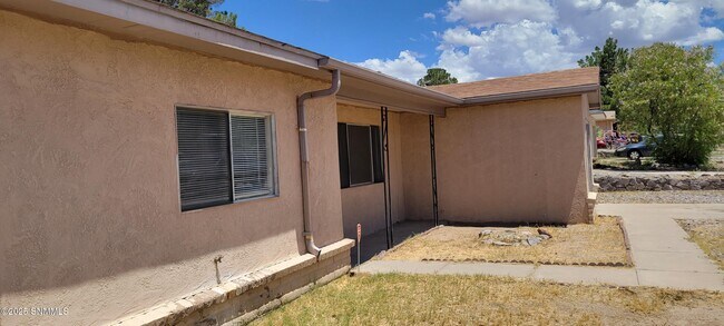 Foto del edificio - 1735 Stanton Ave