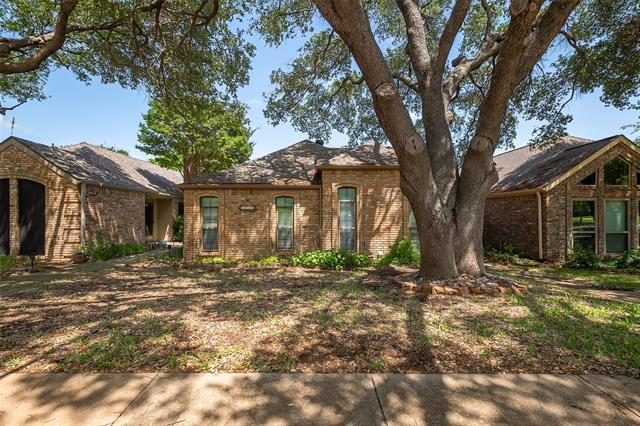 Foto principal - 1928 Country Club Dr