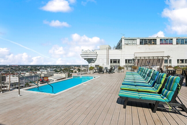 Rooftop Views - 925 Common