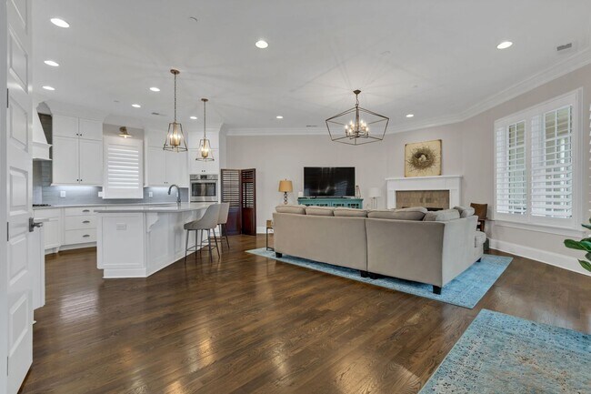Foto del edificio - Rent Unfurnished or Fully Furnished - 4 Be...