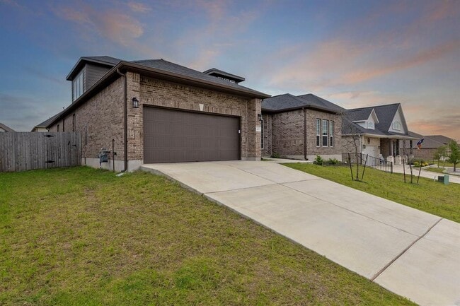 Building Photo - 1017 Wild Pecan Lp